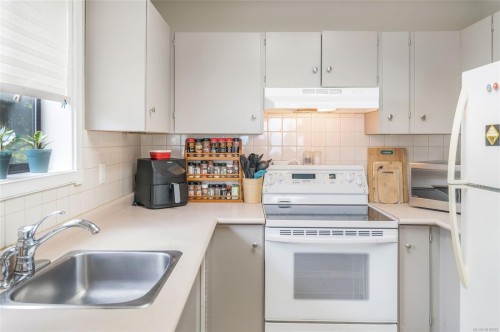 201-309 Morison Ave, Parksville, BC - Indoor Photo Showing Kitchen