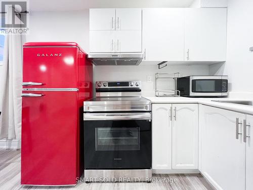 Bsmt - 22 Vandervoort Drive, Richmond Hill, ON - Indoor Photo Showing Kitchen