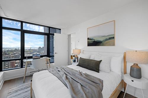 Primary bedroom - 2206-628 Rue St-Jacques, Montréal (Ville-Marie), QC - Indoor Photo Showing Bedroom