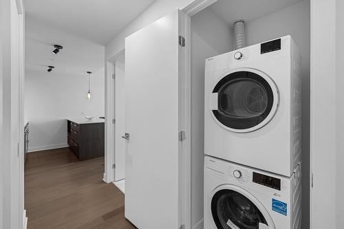 Bathroom - 2206-628 Rue St-Jacques, Montréal (Ville-Marie), QC - Indoor Photo Showing Laundry Room
