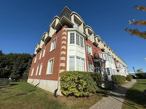 303-2059 Boul. Thimens  Montréal (Saint-Laurent), QC H4R 0E6