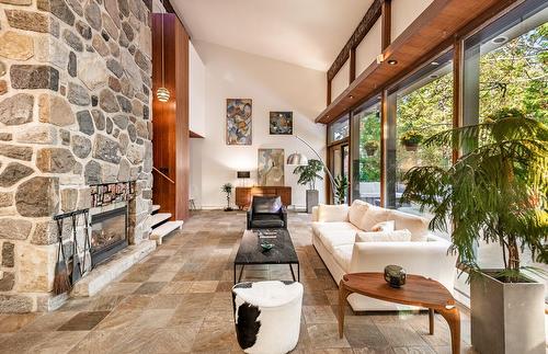 Salon - 66 Av. Mcnider, Montréal (Outremont), QC - Indoor Photo Showing Living Room With Fireplace