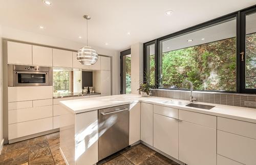 Cuisine - 66 Av. Mcnider, Montréal (Outremont), QC - Indoor Photo Showing Kitchen