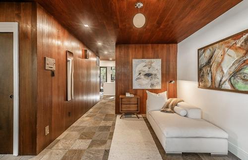 Boudoir - 66 Av. Mcnider, Montréal (Outremont), QC - Indoor