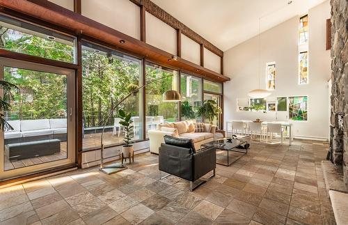 Salon - 66 Av. Mcnider, Montréal (Outremont), QC - Indoor