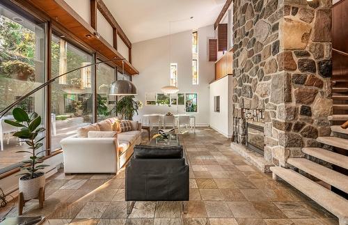 Salon - 66 Av. Mcnider, Montréal (Outremont), QC - Indoor