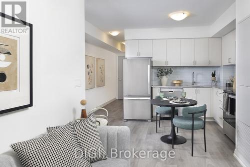212 - 325 Yorkland Boulevard, Toronto, ON - Indoor Photo Showing Kitchen