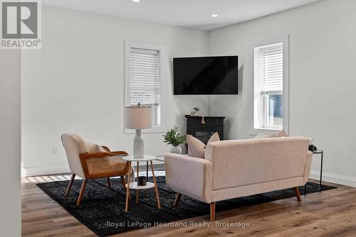15 Queen Street E, Minto, ON - Indoor Photo Showing Living Room
