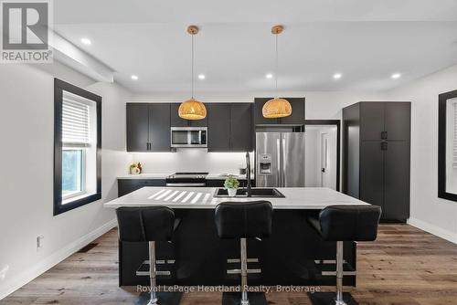 15 Queen Street E, Minto, ON - Indoor Photo Showing Kitchen With Upgraded Kitchen