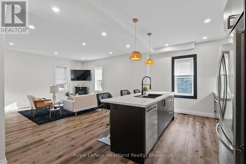 15 Queen Street E, Minto, ON - Indoor Photo Showing Kitchen With Upgraded Kitchen