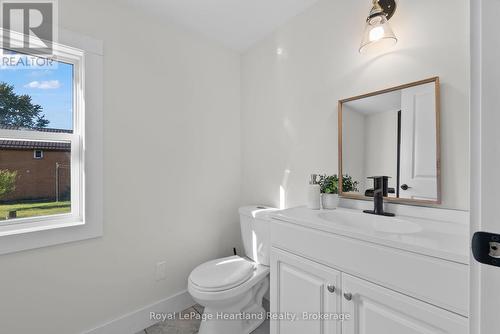 15 Queen Street E, Minto, ON - Indoor Photo Showing Bathroom