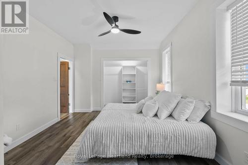 15 Queen Street E, Minto, ON - Indoor Photo Showing Bedroom