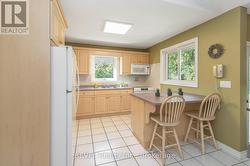 kitchen with breakfast bar - 