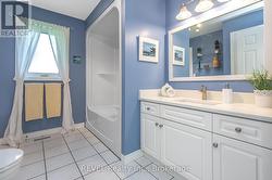 upper bath/ensuite - 