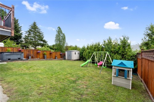 3235 Admirals Rd, Saanich, BC 