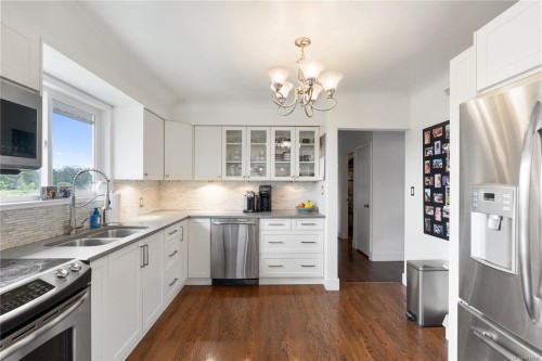 3235 Admirals Rd, Saanich, BC 