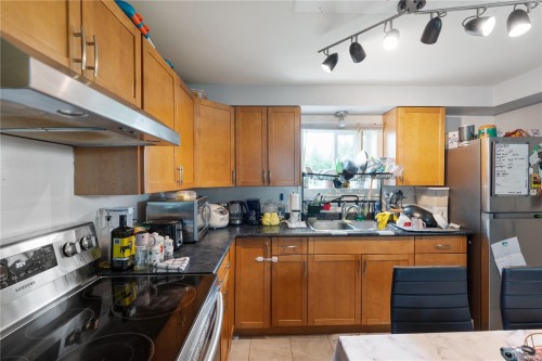 3235 Admirals Rd, Saanich, BC 