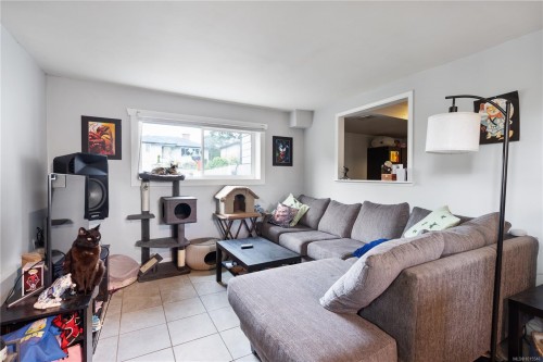 3235 Admirals Rd, Saanich, BC 