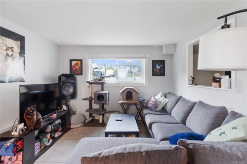 3235 Admirals Rd, Saanich, BC 