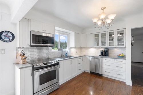 3235 Admirals Rd, Saanich, BC 