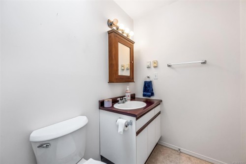 1047 Marchmont Rd, Duncan, BC 