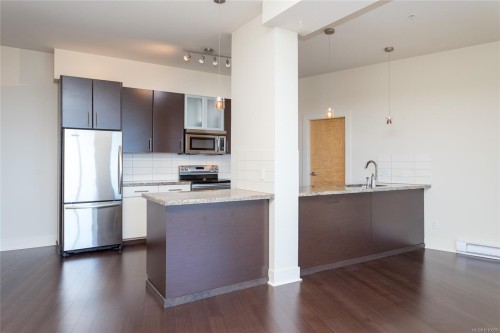 728-2745 Veterans Memorial Pkwy, Langford, BC - Indoor Photo Showing Kitchen With Stainless Steel Kitchen