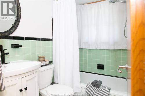 389 Grace, Tecumseh, ON - Indoor Photo Showing Bathroom