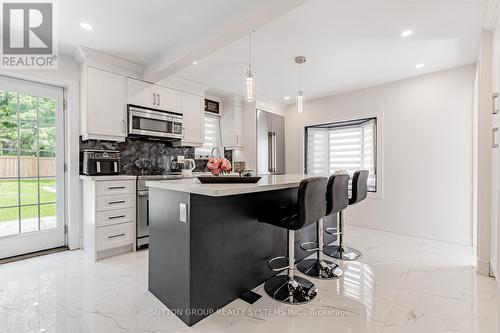 18493 Hurontario Street, Caledon, ON - Indoor Photo Showing Kitchen With Upgraded Kitchen