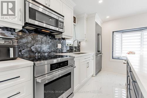 18493 Hurontario Street, Caledon, ON - Indoor Photo Showing Kitchen With Upgraded Kitchen