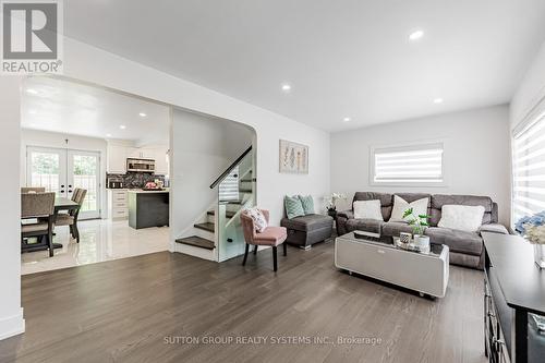 18493 Hurontario Street, Caledon, ON - Indoor Photo Showing Living Room