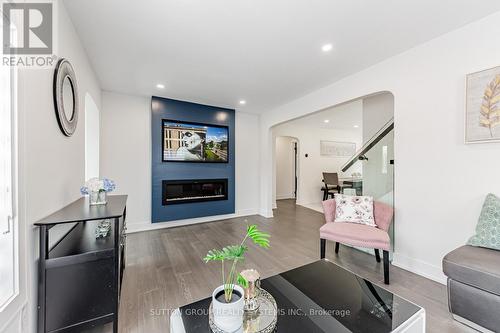 18493 Hurontario Street, Caledon, ON - Indoor Photo Showing Living Room