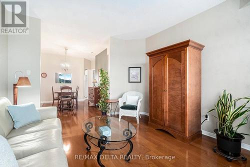 6 - 2086 Valin Street, Ottawa, ON - Indoor Photo Showing Living Room