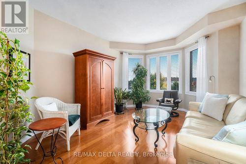 6 - 2086 Valin Street, Ottawa, ON - Indoor Photo Showing Living Room