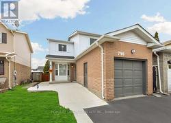796 BENNETT CRESCENT  Oshawa, ON L1K 1T5