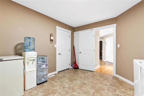 3 101 Park Street, Grunthal, MB - Indoor Photo Showing Laundry Room