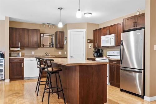 3 101 Park Street, Grunthal, MB - Indoor Photo Showing Kitchen