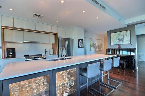 Cuisine - 203-150 Ch. De La Pointe-Sud, Montréal (Verdun/Île-Des-Soeurs), QC - Indoor Photo Showing Kitchen With Double Sink With Upgraded Kitchen