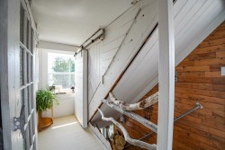 Interior - 