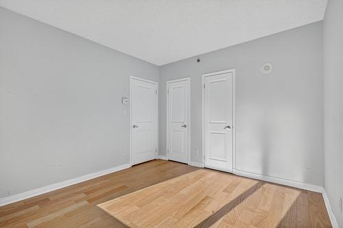 Chambre à coucher - 202-551 Rue De La Montagne, Montréal (Ville-Marie), QC - Indoor Photo Showing Other Room