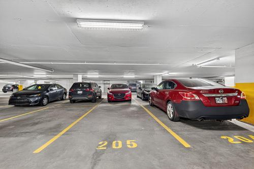 Stationnement - 202-551 Rue De La Montagne, Montréal (Ville-Marie), QC - Indoor Photo Showing Garage