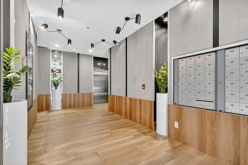 Réception - 202-551 Rue De La Montagne, Montréal (Ville-Marie), QC - Indoor Photo Showing Other Room