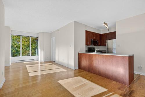 Salle à manger - 202-551 Rue De La Montagne, Montréal (Ville-Marie), QC - Indoor Photo Showing Kitchen