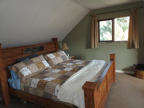 1852 Trinity Valley Road, Lumby, BC - Indoor Photo Showing Bedroom