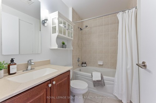 2645-35 Viking Lane, Toronto, ON - Indoor Photo Showing Bathroom