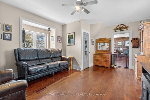 1069 Haldimand 66 Road, Haldimand, ON - Indoor Photo Showing Living Room