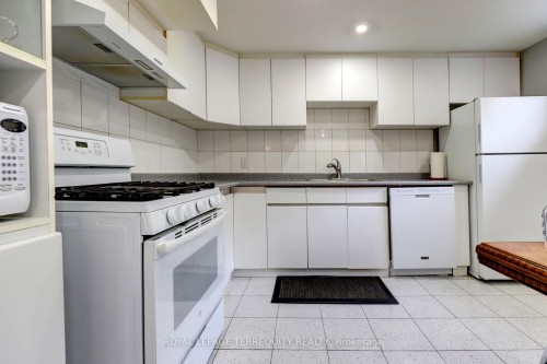 45 Princeton Terrace, Brampton, ON - Indoor Photo Showing Kitchen