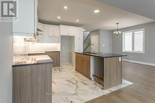 1596 Noah Bend, London North (North I), ON - Indoor Photo Showing Kitchen