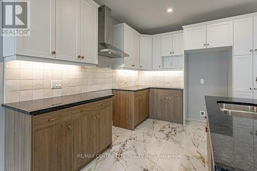 1596 Noah Bend, London North (North I), ON - Indoor Photo Showing Kitchen With Double Sink