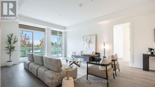 19 - 399 Royal Orchard Boulevard, Markham, ON - Indoor Photo Showing Living Room