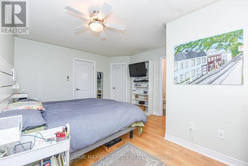 614 Lumberton Crescent, Mississauga, ON - Indoor Photo Showing Bedroom